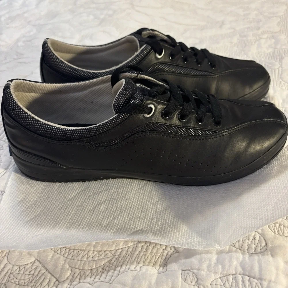 Keds Women's Black Leather, Rubber Sole Tennis/Work Lace Up Shoes‎ Size 10